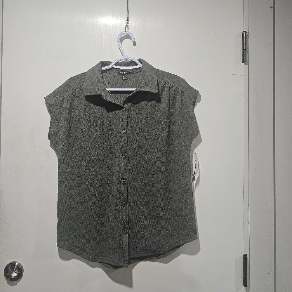 Empress blouse for women size medium green in color  Brand new with tag